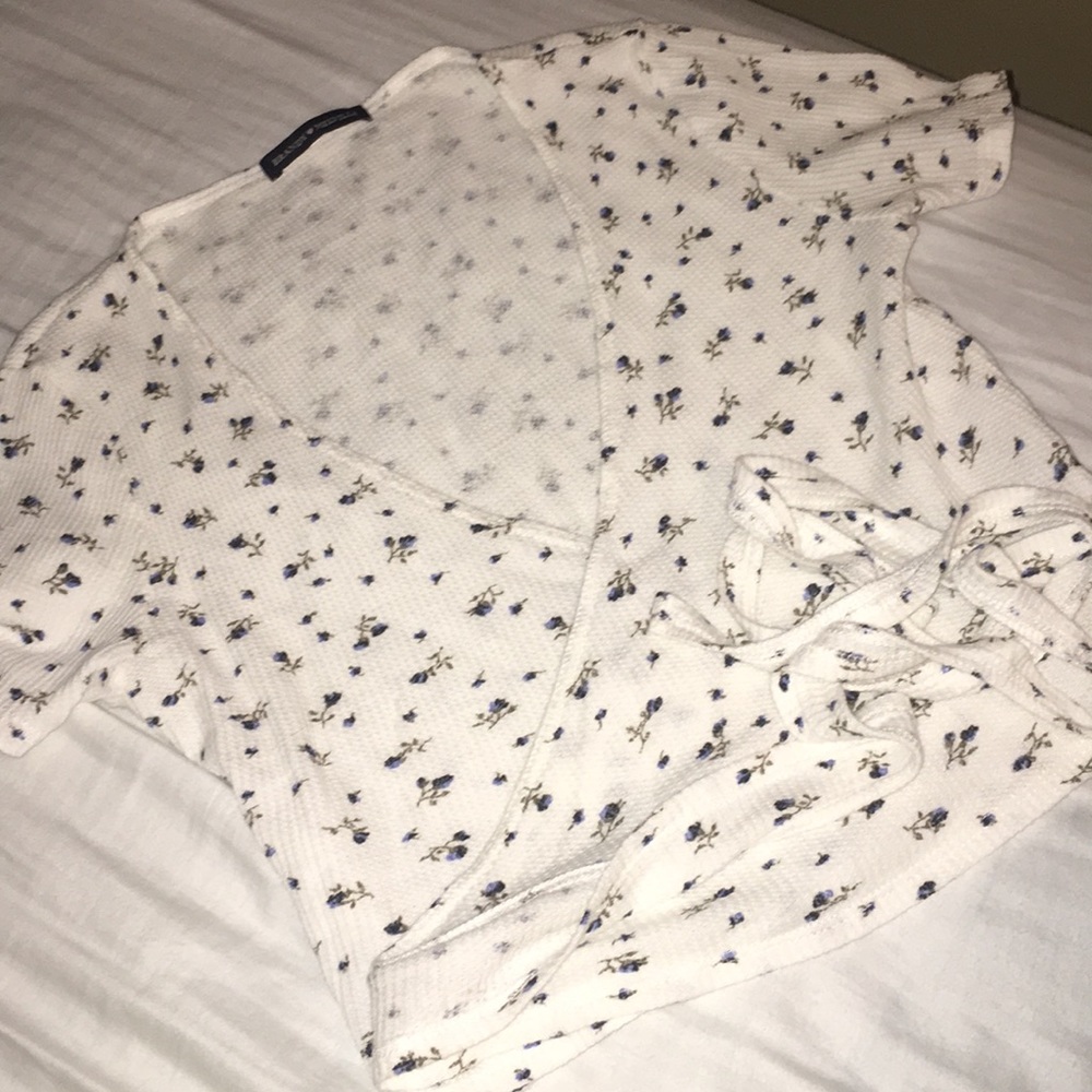 Brandy Melville Rae tie crop top